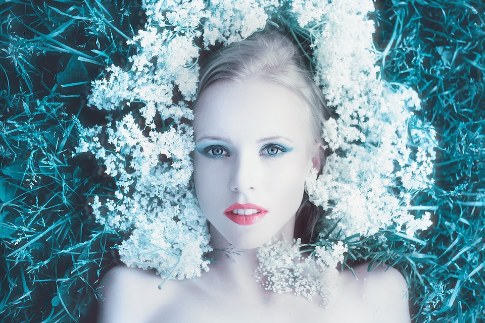 girl-with-flowers-1374221_960_720