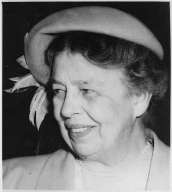 Eleanor_Roosevelt_in_Calgary,_Canada_-_NARA_-_196775