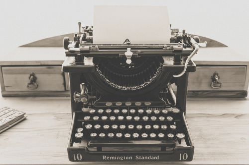 typewriter-1248088_960_720