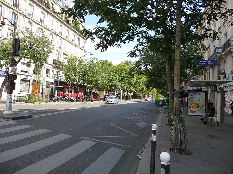 800px-Paris_-_Boulevard_Voltaire_-_panoramio_(17)